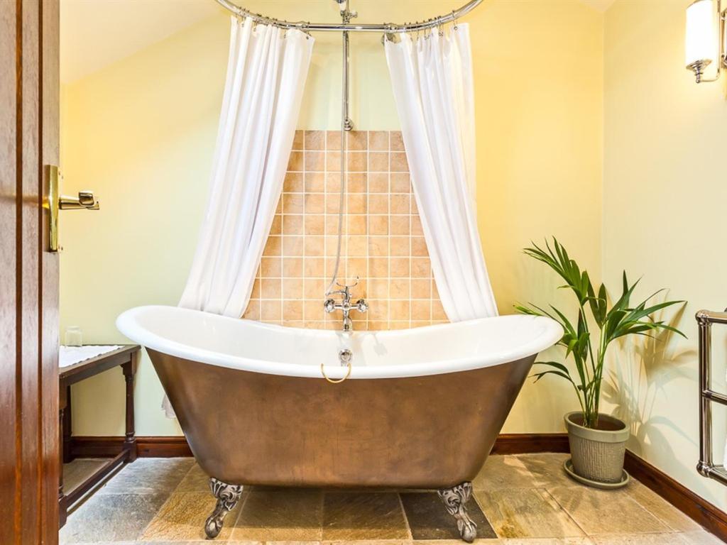 Waterwheel Guesthouse Ембълсайд Екстериор снимка