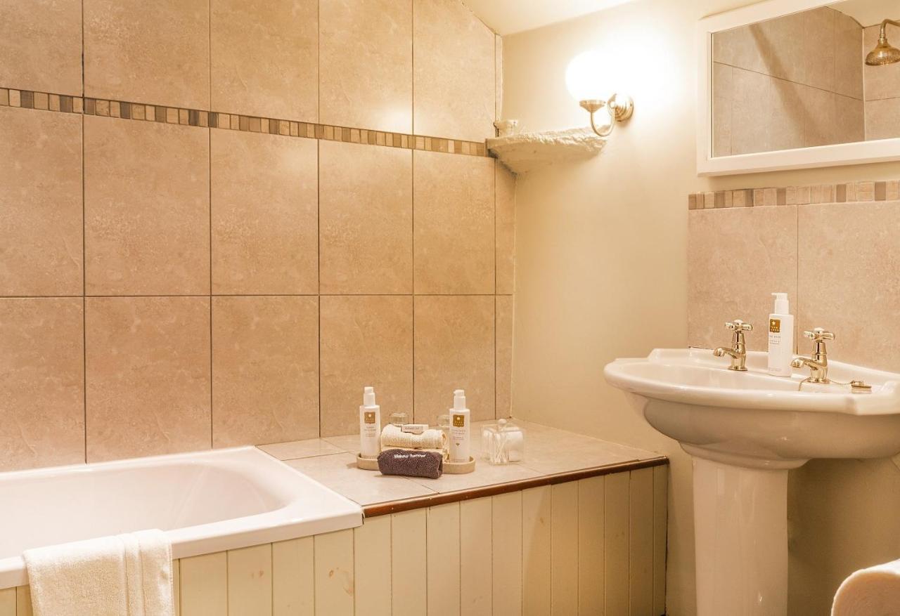 Waterwheel Guesthouse Ембълсайд Екстериор снимка