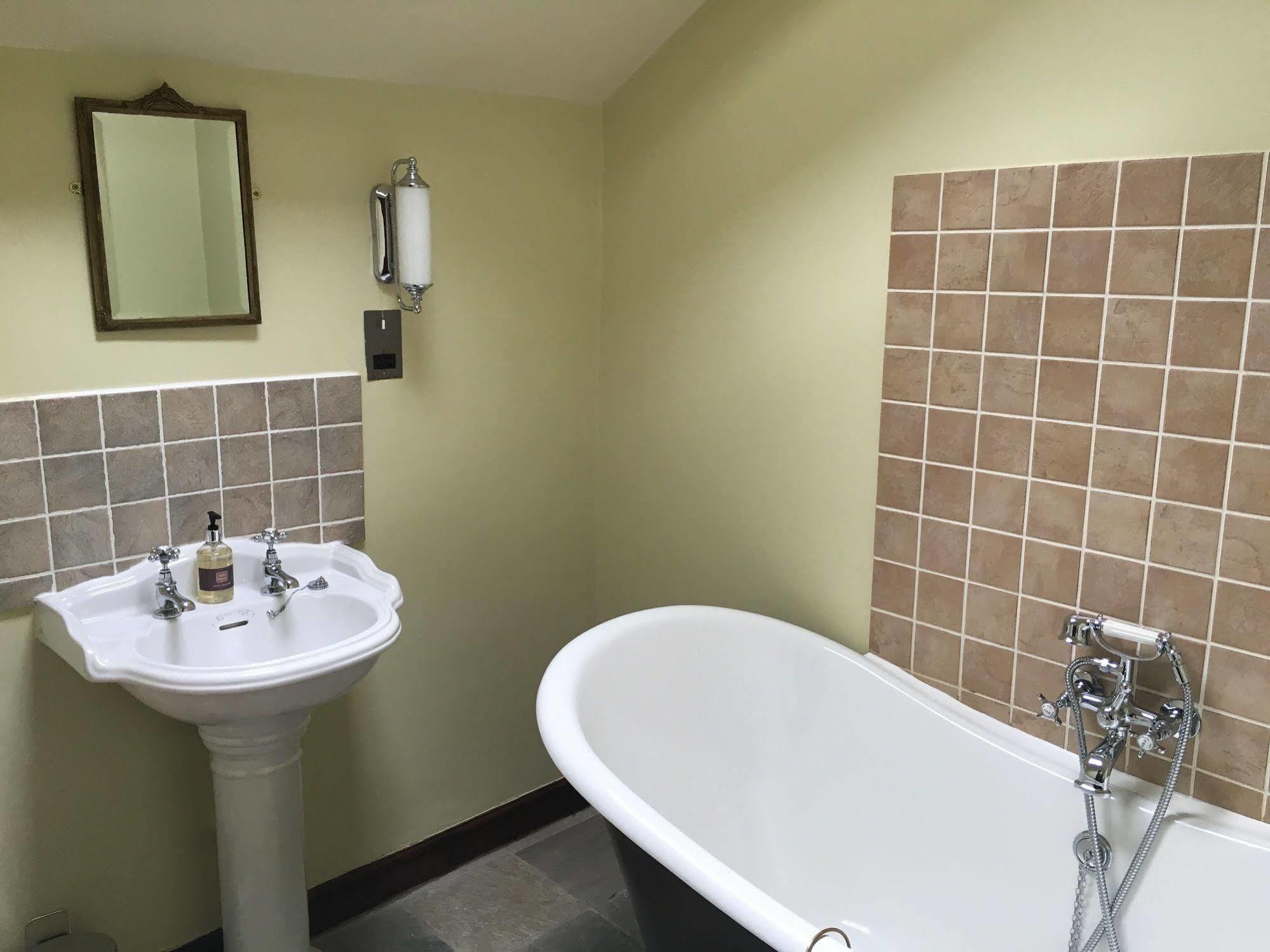 Waterwheel Guesthouse Ембълсайд Екстериор снимка