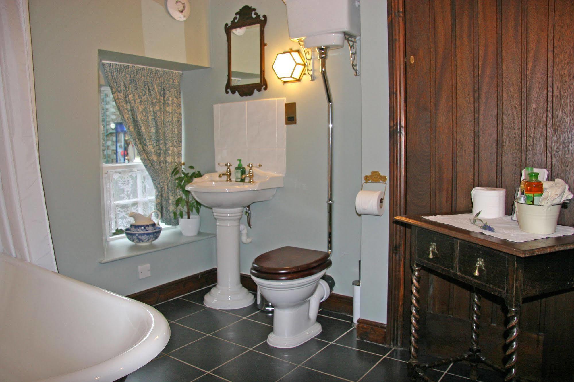 Waterwheel Guesthouse Ембълсайд Екстериор снимка